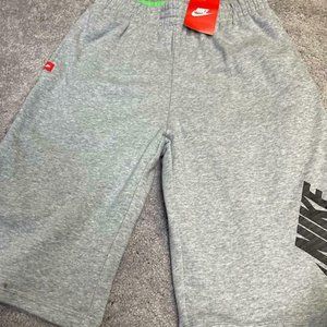 NIKE BOYS GRAY/ GREEN MESH BASKETBALL SHORTS 645320-063 SIZES: S - M - L
